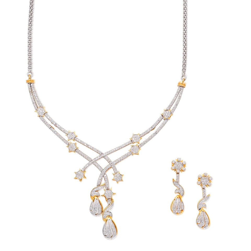 DIAMOND NECKLACE AND EARRINGS: DIAMOND NECKLACE AND EARRINGS Brilliant-cut diamonds approx. 3.40cts total Inner circumference approx. 44.0cm, earring length 3.4cm Weight approx. 35.0g Footnotes: OVERALL CONDITION Light surface