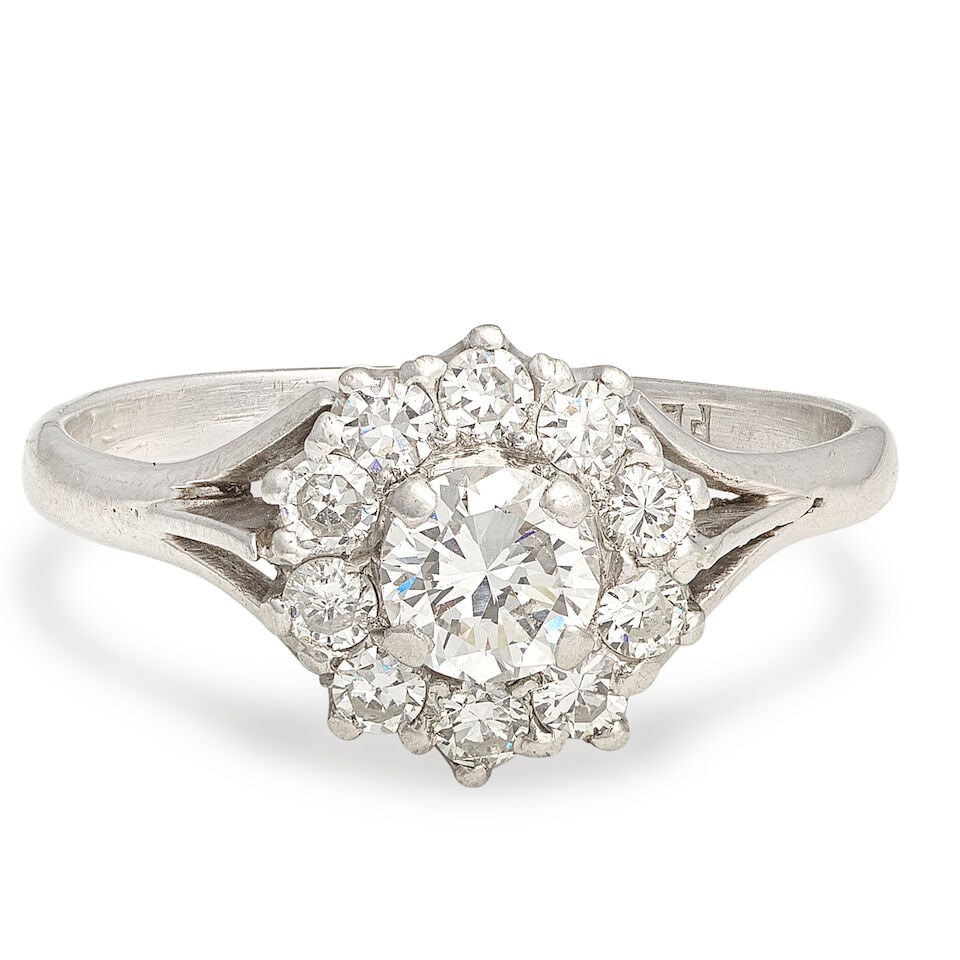 DIAMOND CLUSTER RING: DIAMOND CLUSTER RING Brilliant and old brilliant-cut diamonds, principal diamond approx. 0.50ct, remaining diamonds approx. 0.40ct total Ring size approx. R Weight approx. 4.0g Footnotes: OVERALL COND