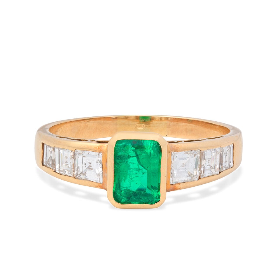 EMERALD AND DIAMOND RING (1 of 4)