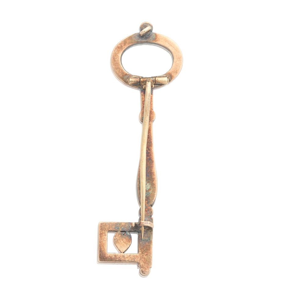 DIAMOND AND ENAMEL-SET KEY BROOCH, CIRCA 1830 - 2