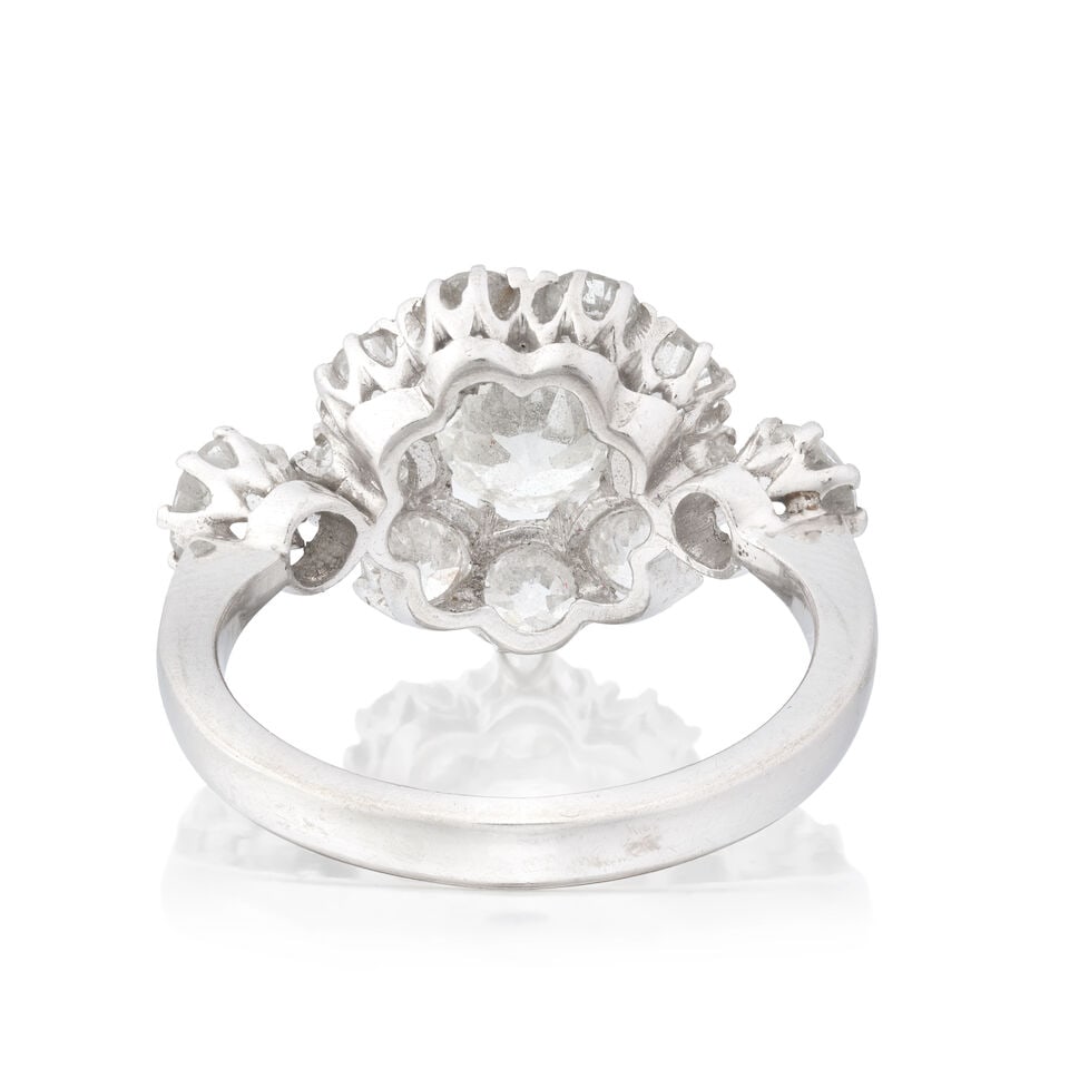 DIAMOND-SET CLUSTER RING - 3