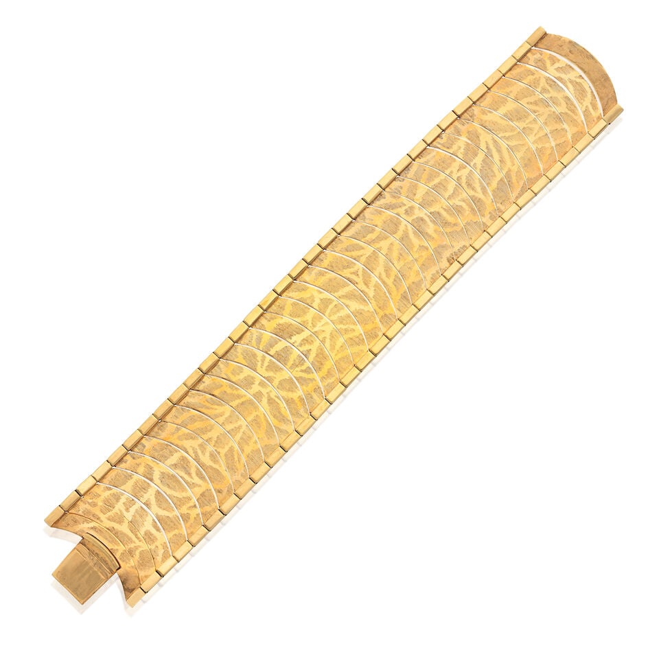 GOLD BRACELET, CIRCA 1960: GOLD BRACELET, CIRCA 1960 9 carat gold UK import mark Length 18.0cm Weight 38.7g Footnotes: OVERALL CONDITION Light surface wear to gold. Some minor spots of discolouration to clasp. This condition