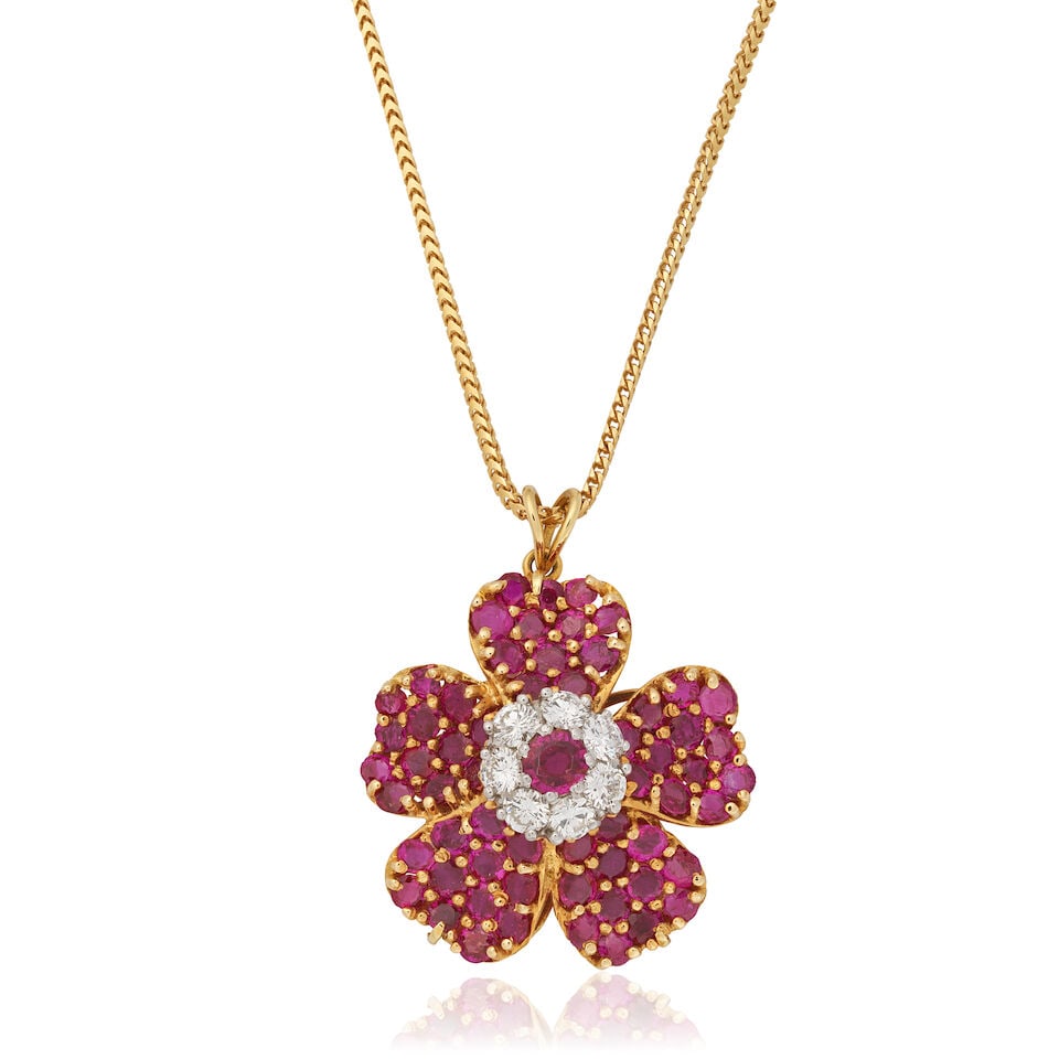 RUBY AND DIAMOND FLOWER PENDANT/NECKLACE: RUBY AND DIAMOND FLOWER PENDANT/NECKLACE Circular-cut rubies 18 carat gold chain Brilliant-cut diamonds approx. 1.05cts total Pendant length 2.7cm, chain length 45.5cm Weight approx.