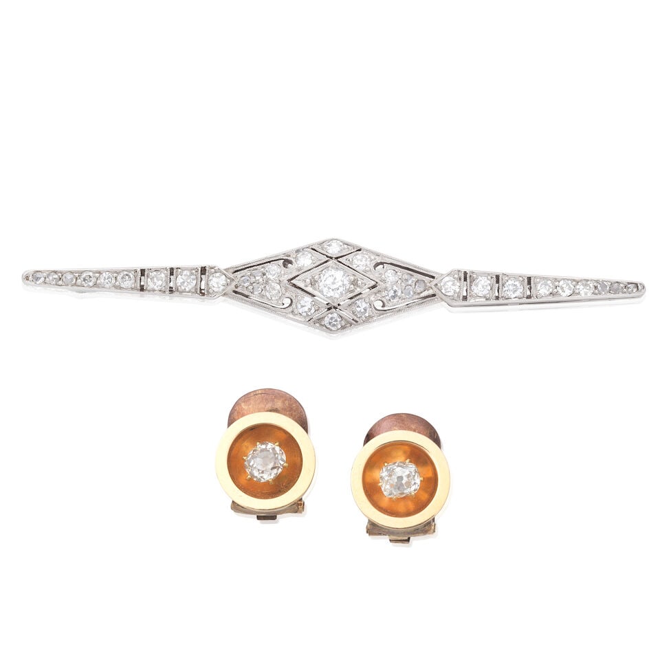 DIAMOND BAR BROOCH AND DIAMOND-SET EARCLIPS: DIAMOND BAR BROOCH AND DIAMOND-SET EARCLIPS 1st: Diamond-set bar brooch, circa 1920 Old single, brilliant and rose-cut diamonds approx. 0.55ct total Length 6.3mm Weight approx. 5.0g 2nd: Diamond-set