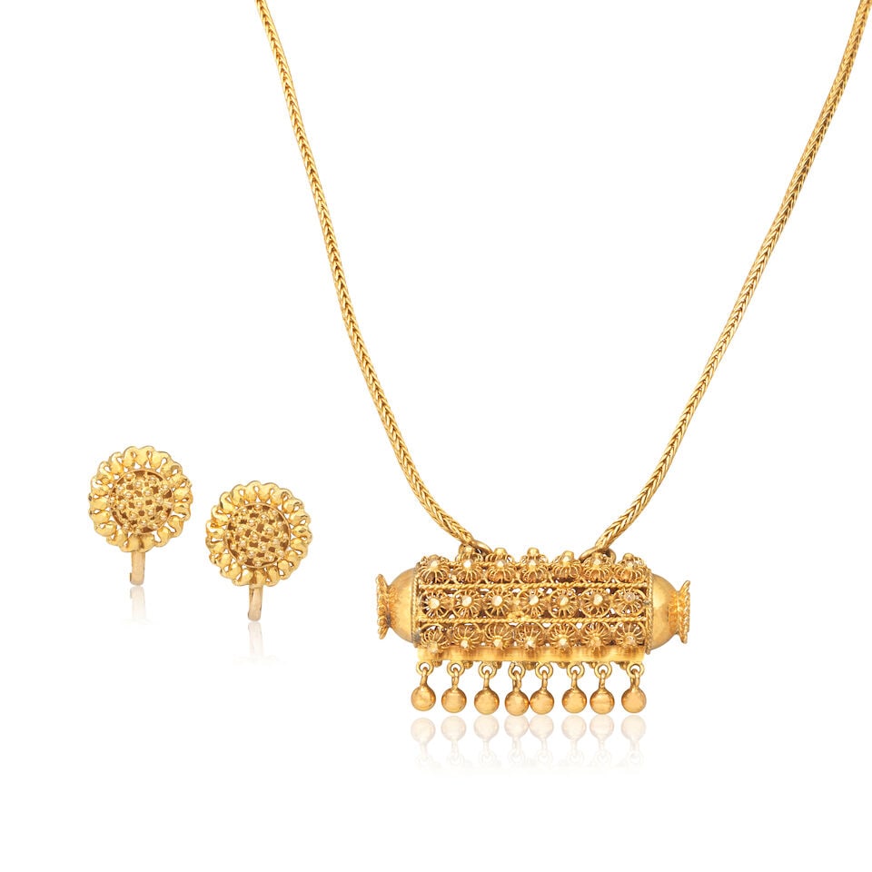 NECKLACE AND EARRING SUITE: NECKLACE AND EARRING SUITE Of filigree design Necklace length 55.0cm, earring plaque length 1.4cm Weight approx. 29.0g Footnotes: OVERALL CONDITION Light surface wear to unhallmarked metal, earrings