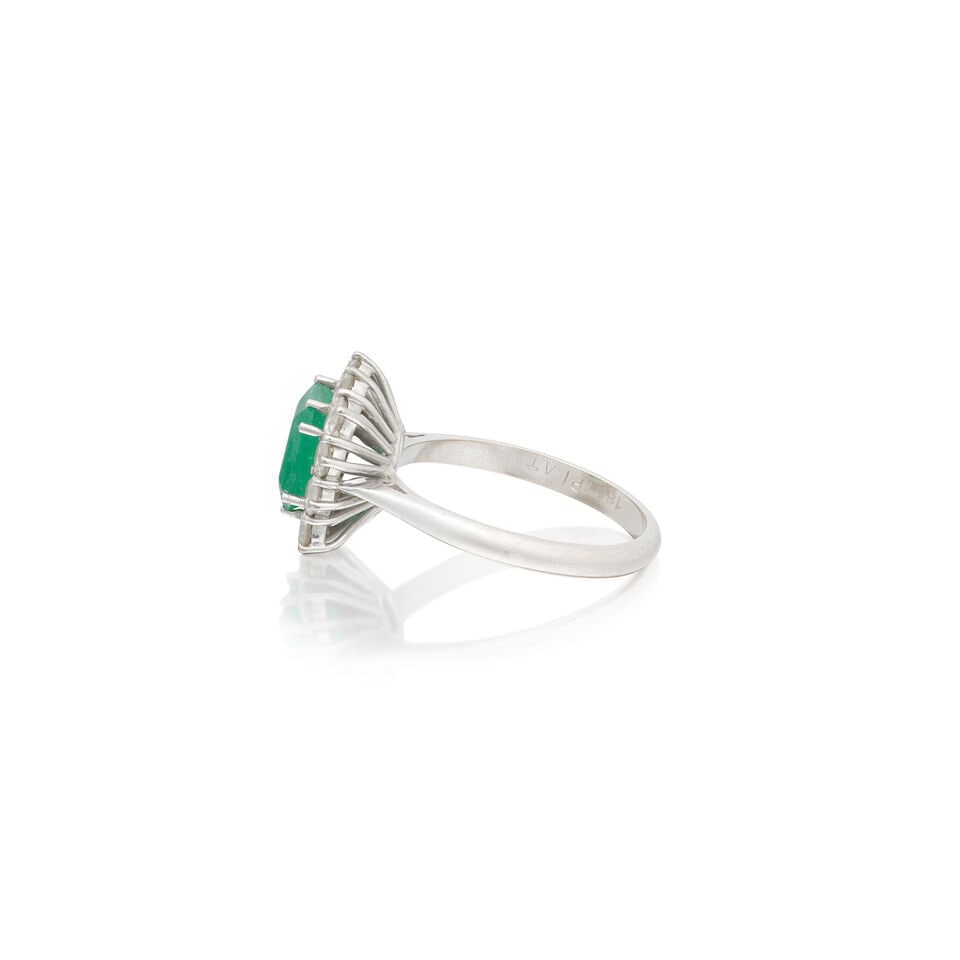 EMERALD AND DIAMOND CLUSTER RING - 3