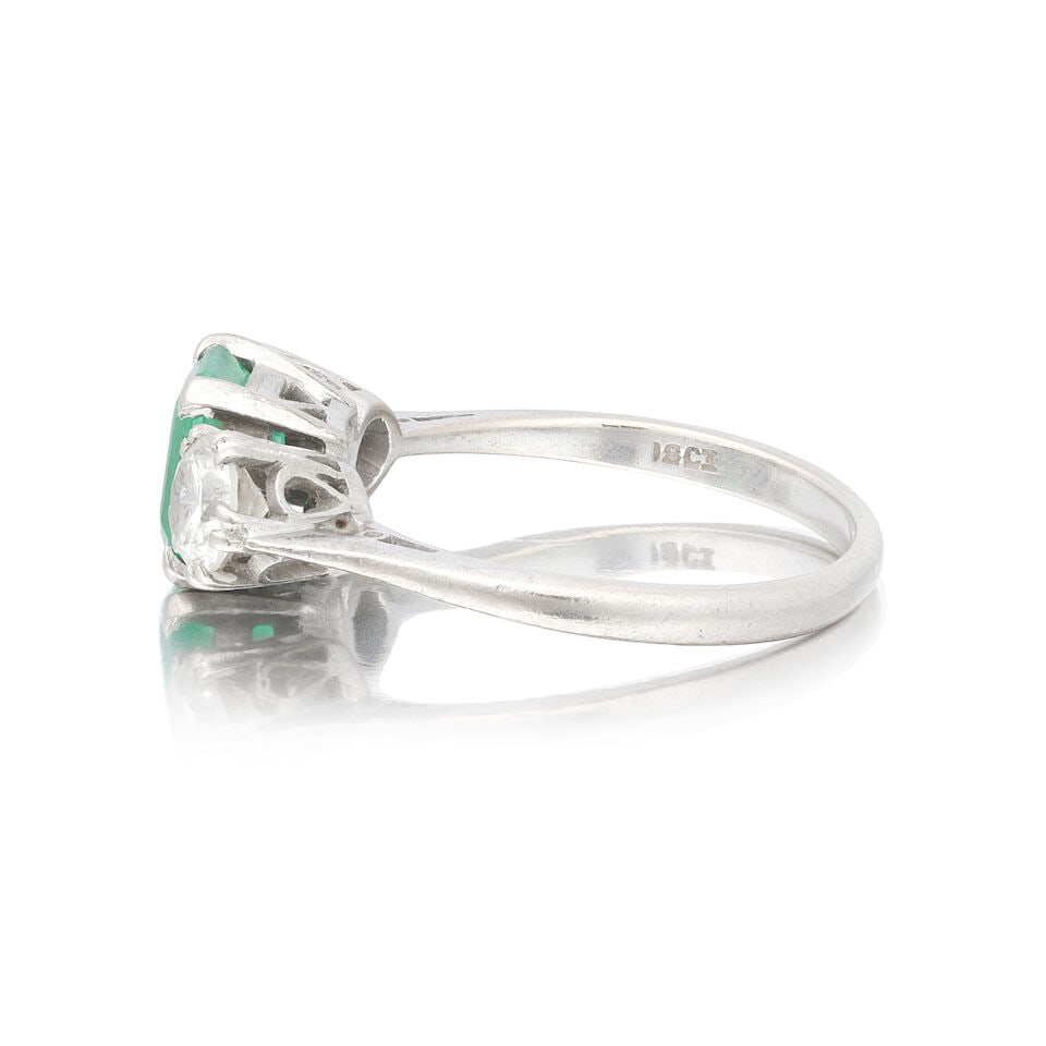 EMERALD AND DIAMOND RING - 3
