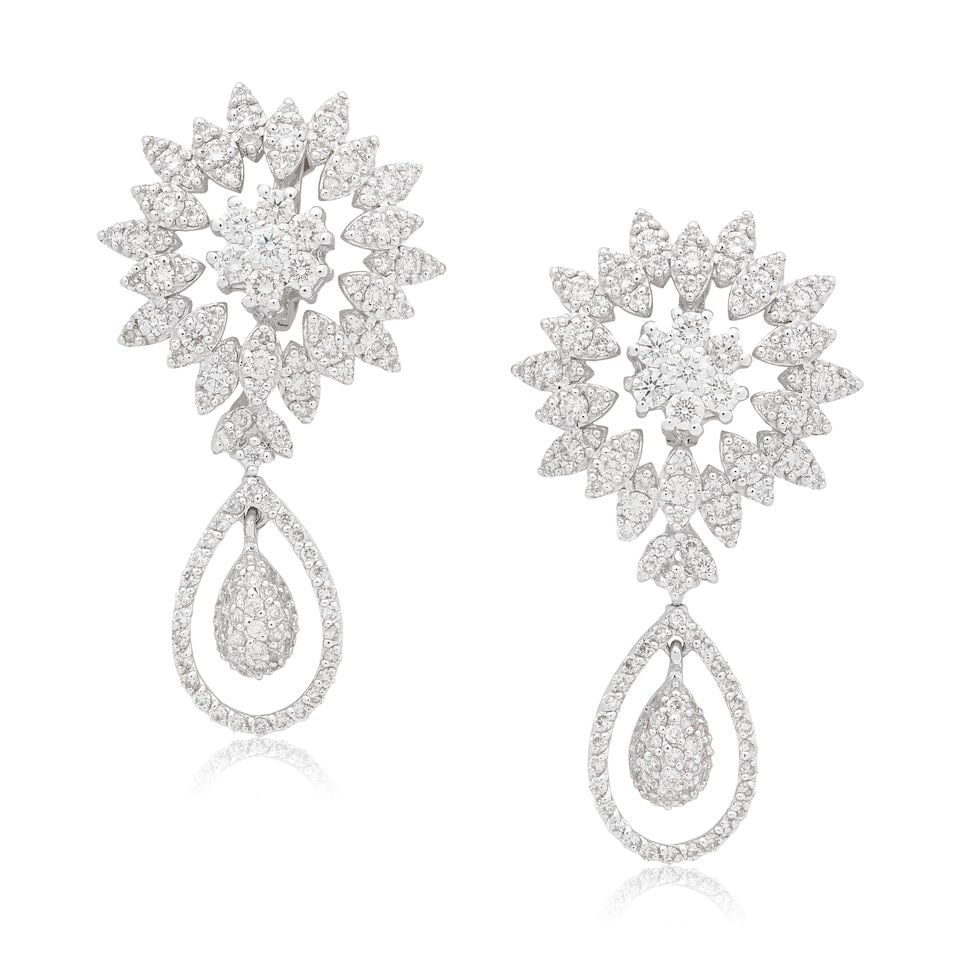 DIAMOND PENDENT EARRINGS: DIAMOND PENDENT EARRINGS Brilliant-cut diamonds approx. 2.50cts total Length approx. 4.0cm Weight approx. 14.0g Footnotes: WGI: 2.50 carats of round brilliant-cut diamonds, G-H colour, SI1-SI2