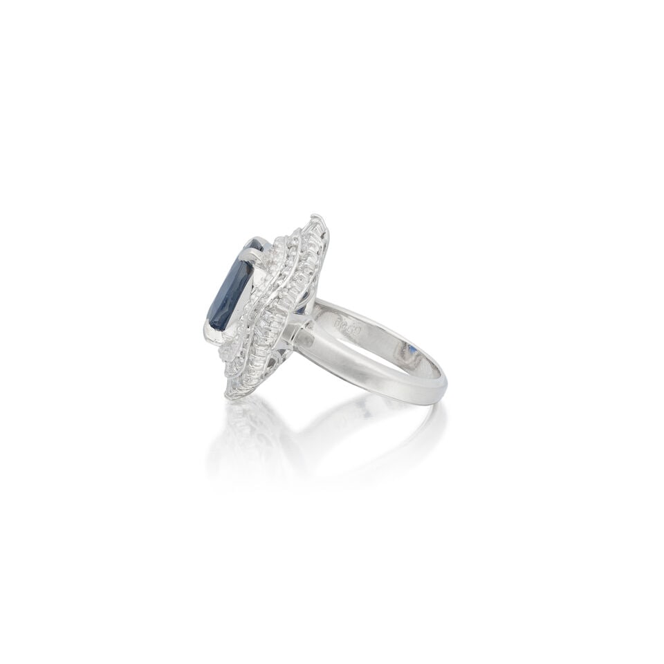 SAPPHIRE AND DIAMOND RING - 3