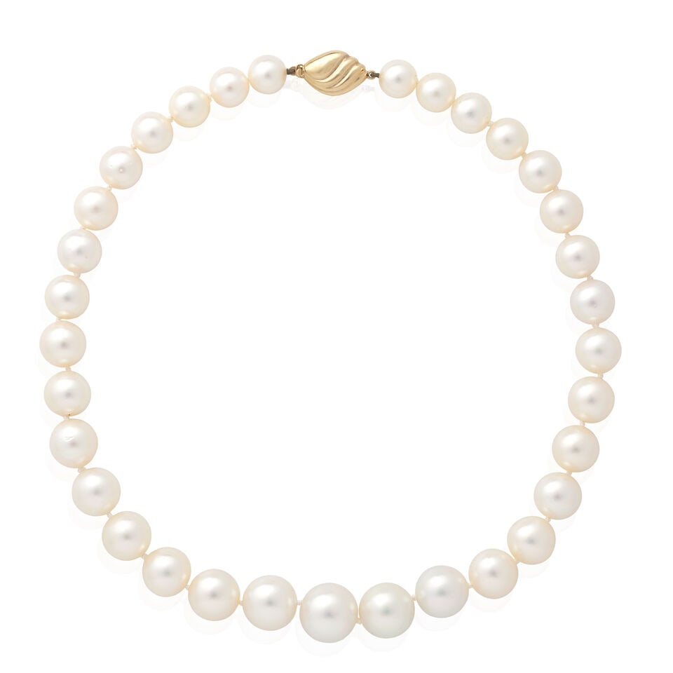 CULTURED PEARL NECKLACE: CULTURED PEARL NECKLACE Graduated cultured pearls Length 44.5cm Weight approx. 86.5g Footnotes: OVERALL CONDITION Light surface wear to unhallmarked clasp, tongue stamped 585. CULTURED PEARLS Of white