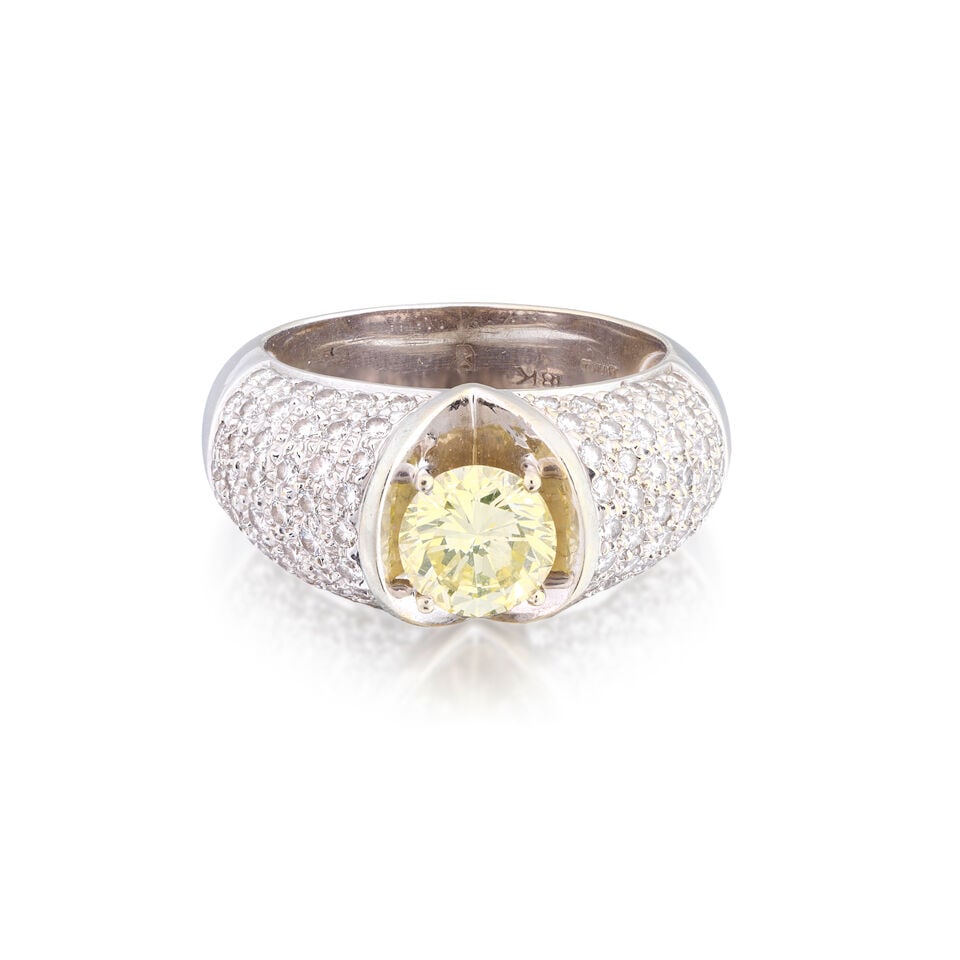 COLOURED DIAMOND AND DIAMOND RING (1 of 3)
