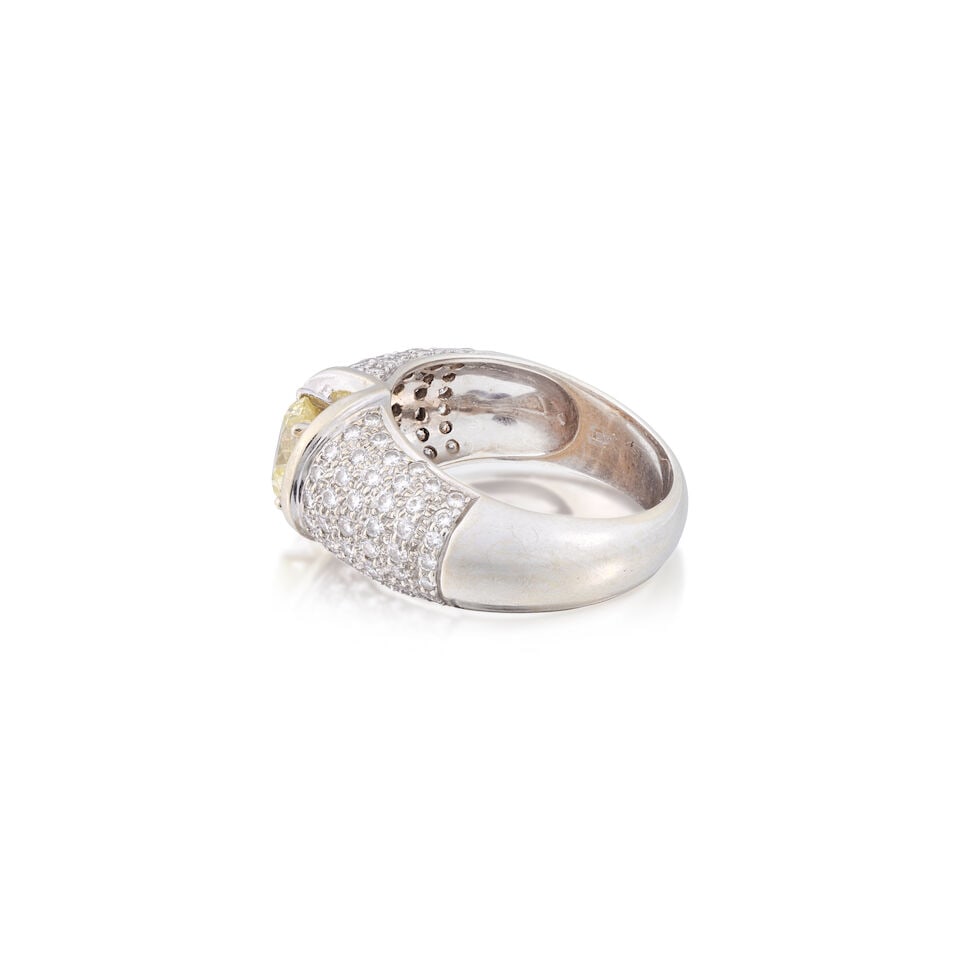 COLOURED DIAMOND AND DIAMOND RING - 3