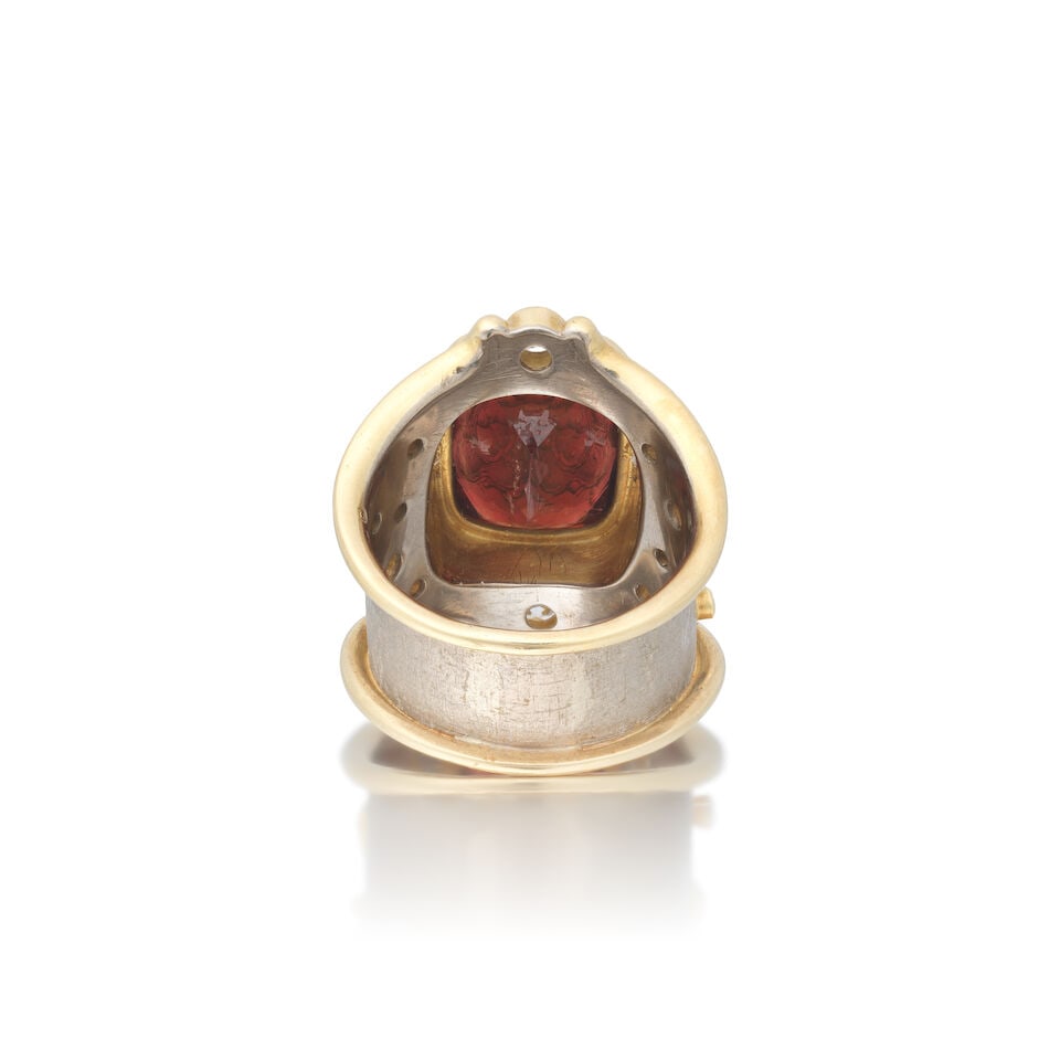 ELIZABETH GAGE: GARNET INTAGLIO AND DIAMOND-SET DRESS RING - 2