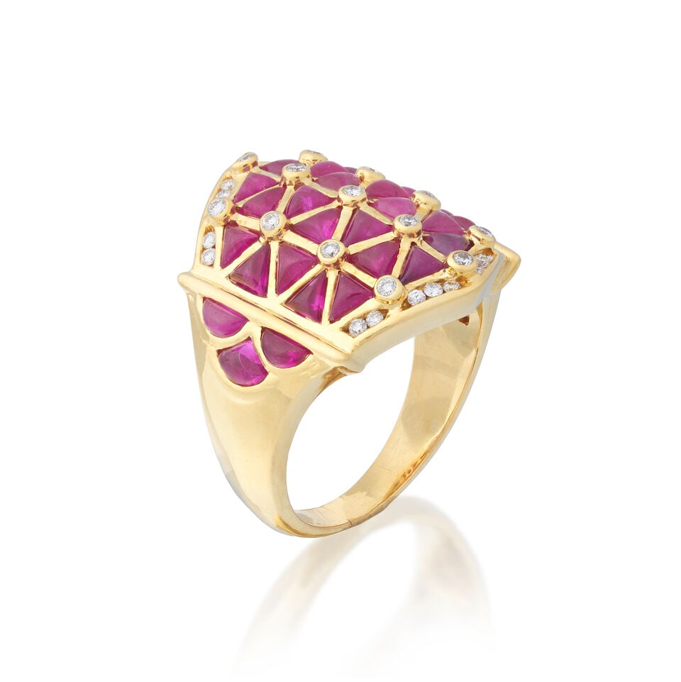 RUBY AND DIAMOND DRESS RING: RUBY AND DIAMOND DRESS RING Brilliant-cut diamonds approx. 0.30ct total Ruby cabochons Ring size approx. P Weight approx. 15.5g Footnotes: OVERALL CONDITION Light surface wear to unhallmarked metal te