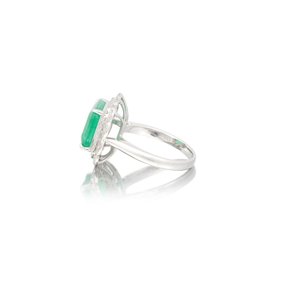EMERALD AND DIAMOND RING - 3