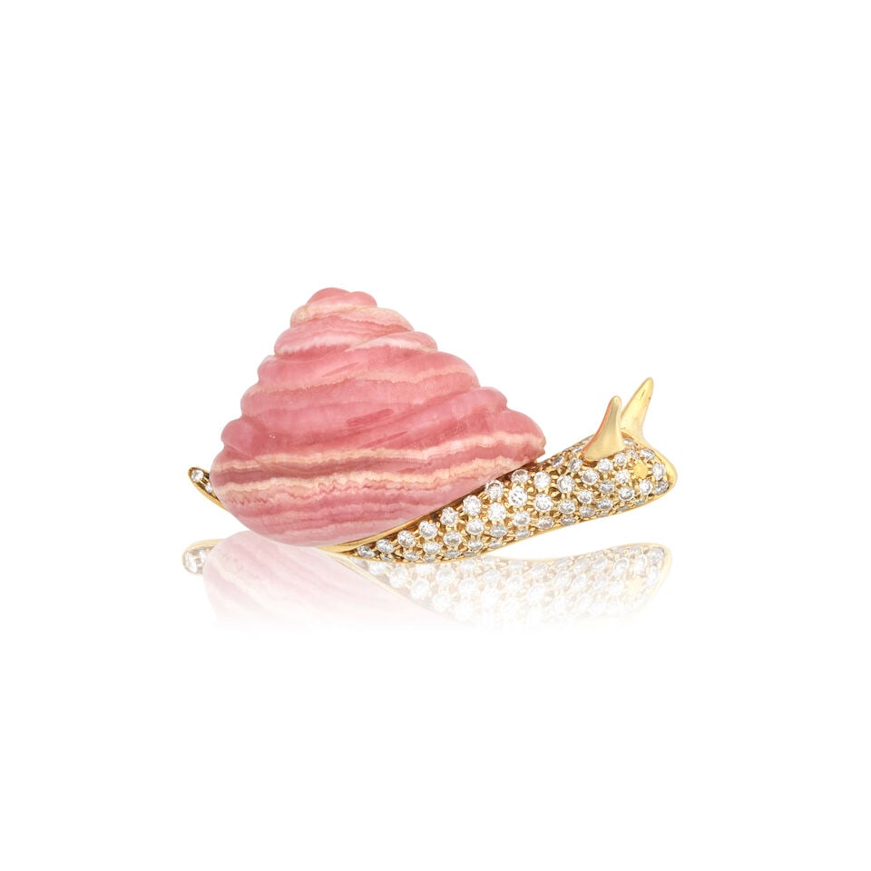RHODOCHROSITE AND DIAMOND SNAIL BROOCH, 1990: RHODOCHROSITE AND DIAMOND SNAIL BROOCH, 1990 Carved rhodochrosite Brilliant-cut diamonds approx. 0.55ct total 18 carat gold London hallmark Length 4.0cm Weight approx. 16.0g Footnotes: OVERALL