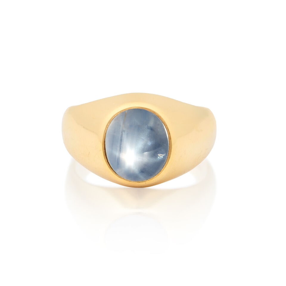 STAR SAPPHIRE RING, 1992: STAR SAPPHIRE RING, 1992 Star sapphire cabochon 18 carat gold UK hallmark Ring size approx. V (leading edge) Weight approx. 19.0g Footnotes: OVERALL CONDITION Light surface wear to 18 carat gold with