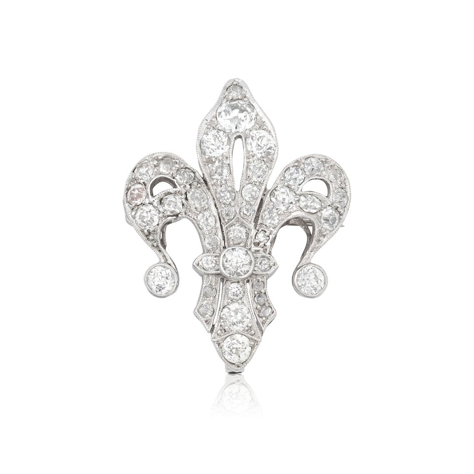 DIAMOND FLEUR-DE-LIS BROOCH, CIRCA 1915: DIAMOND FLEUR-DE-LIS BROOCH, CIRCA 1915 Old brilliant, single and rose-cut diamonds approx. 1.65cts total Length 3.0cm Weight approx. 5.5g Footnotes: OVERALL CONDITION Light surface wear to