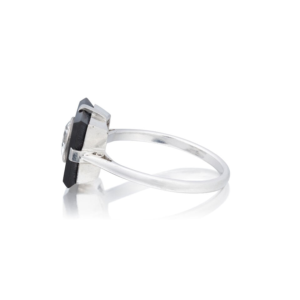 DIAMOND AND ONYX PLAQUE RING, CIRCA 1925 - 3