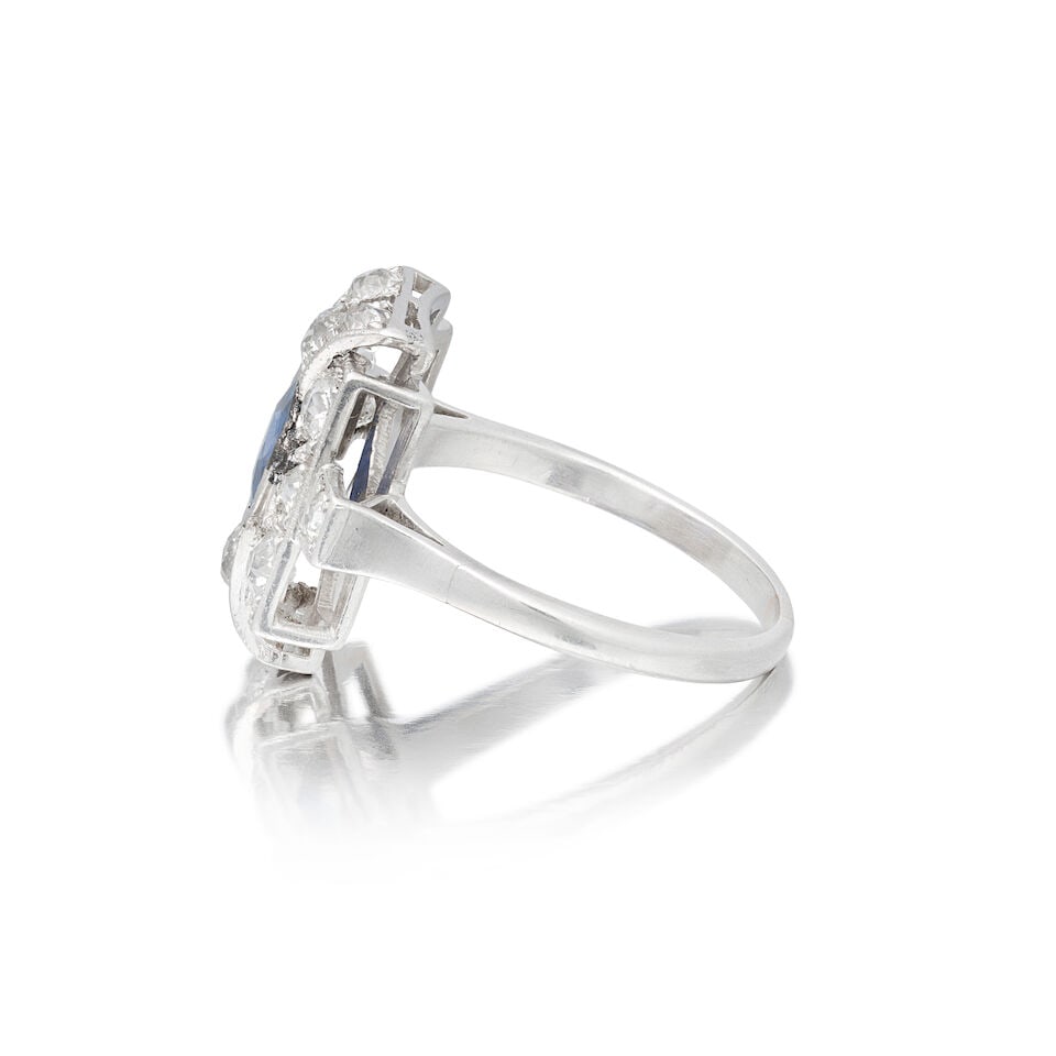 SAPPHIRE AND DIAMOND RING, CIRCA 1930 - 3