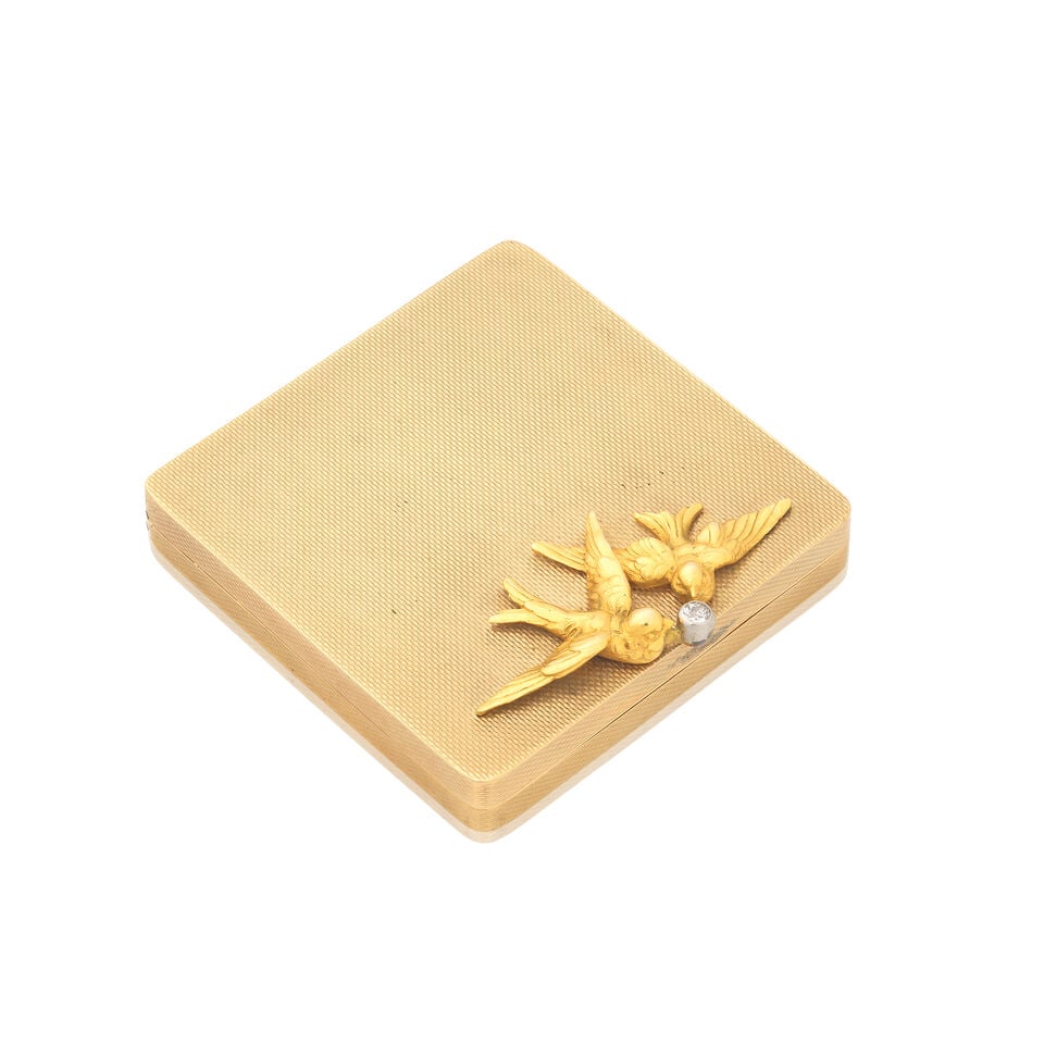GOLDSMITHS & SILVERSMITHS COMPANY: DIAMOND-SET COMPACT, 1937: GOLDSMITHS & SILVERSMITHS COMPANY: DIAMOND-SET COMPACT, 1937 Old brilliant-cut diamond approx. 0.10ct 9 carat gold Maker's mark G&S Co Ltd., London hallmark Length 5.5cm Weight approx. 74.0g Cased by