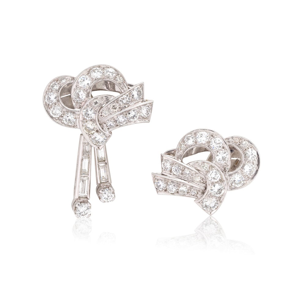 DIAMOND EARCLIPS: DIAMOND EARCLIPS Brilliant-cut diamonds approx. 2.20cts total Length 3.0cm Weight approx. 7.5g Footnotes: OVERALL CONDITION Light surface wear to unhallmarked white metal, settings testing as