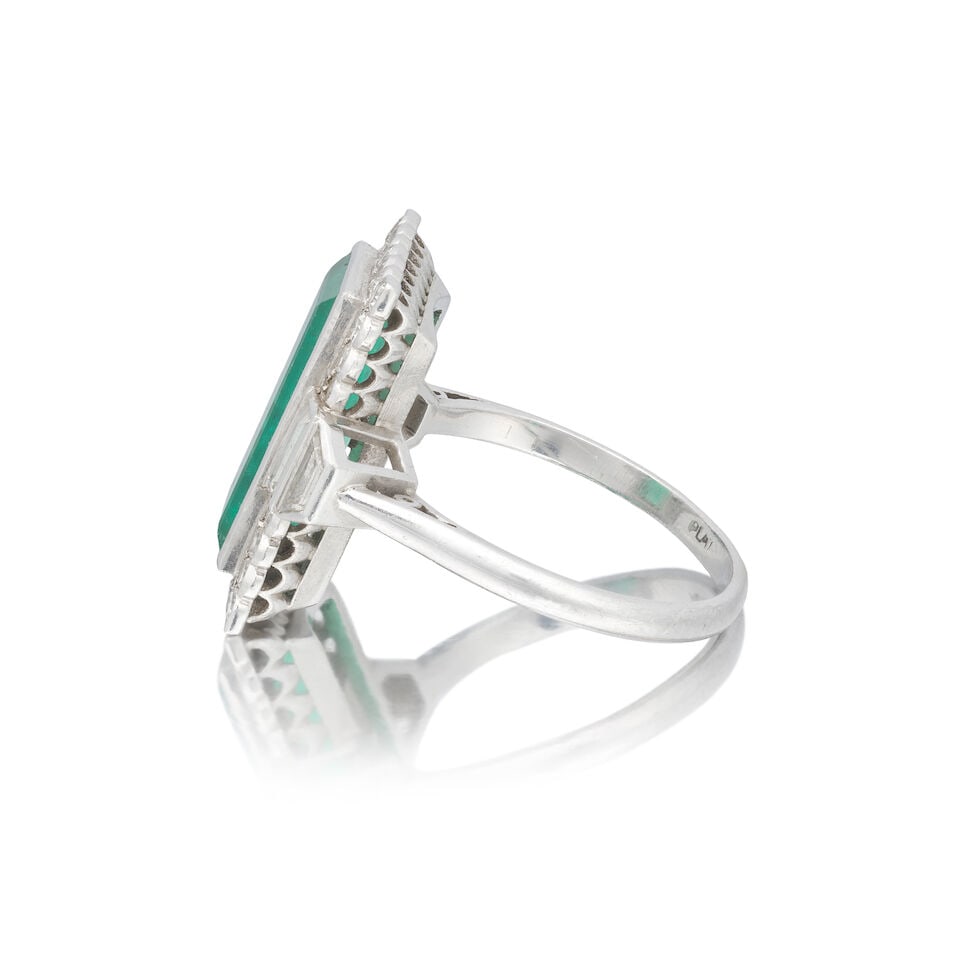 EMERALD AND DIAMOND RING - 3