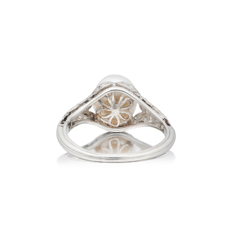 NATURAL PEARL AND DIAMOND RING, CIRCA 1910 - 2