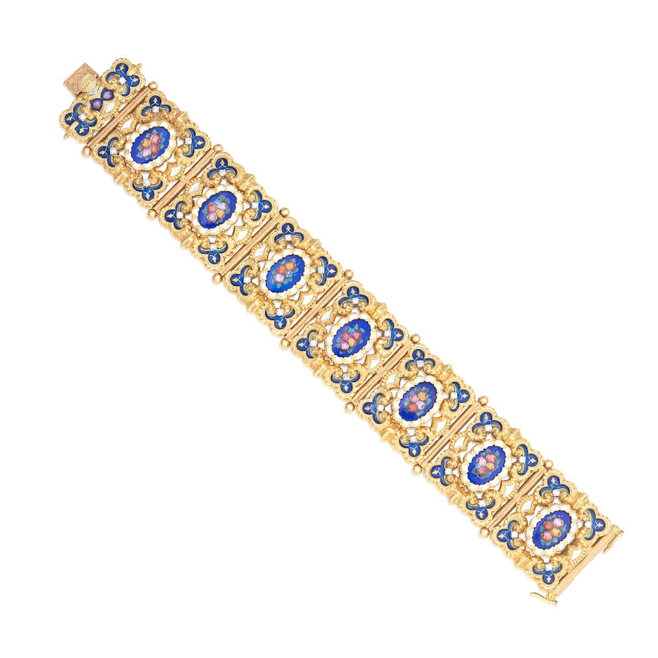 DIAMOND AND ENAMEL BRACELET: DIAMOND AND ENAMEL BRACELET Single-cut diamonds Enamel Length 19.0cm Weight approx. 92.5g Footnotes: OVERALL CONDITION Light surface wear to unhallmarked metal stamped 750 to reverse. Clasp secure,