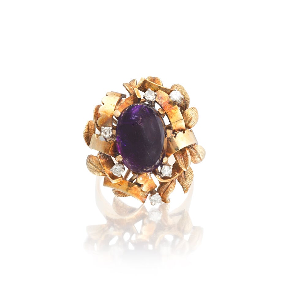 AMETHYST AND DIAMOND DRESS RING: AMETHYST AND DIAMOND DRESS RING Amethyst cabochon Brilliant-cut diamonds Ring size approx. P Weight approx. 11.0g Footnotes: OVERALL CONDITION Light surface wear to unhallmarked yellow metal stamped