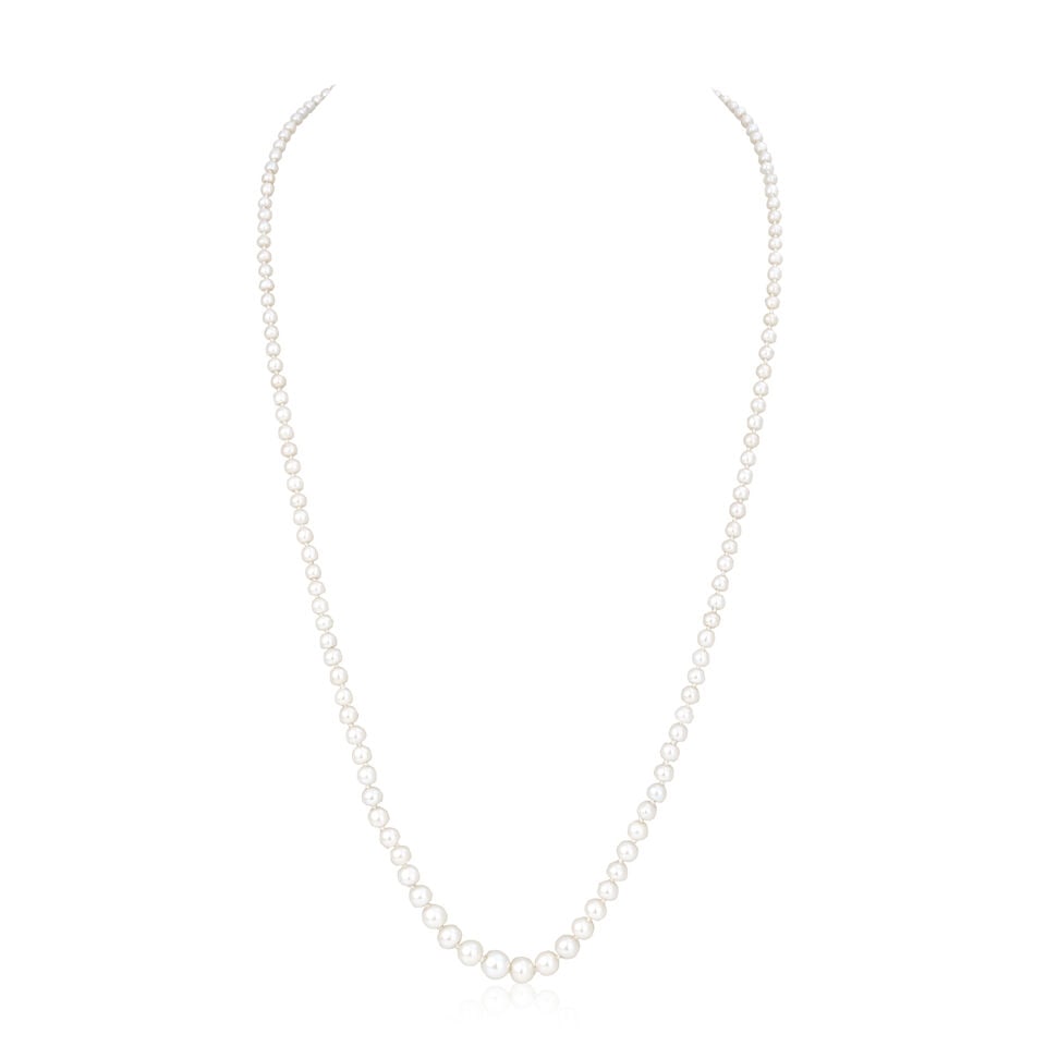 NATURAL PEARL NECKLACE WITH DIAMOND-SET CLASP: NATURAL PEARL NECKLACE WITH DIAMOND-SET CLASP Natural pearls Old brilliant-cut diamonds Length 51.0cm Weight approx. 8.5g Cased by Goldsmiths & Co., case embossed with initials E.G.M and dated 28th