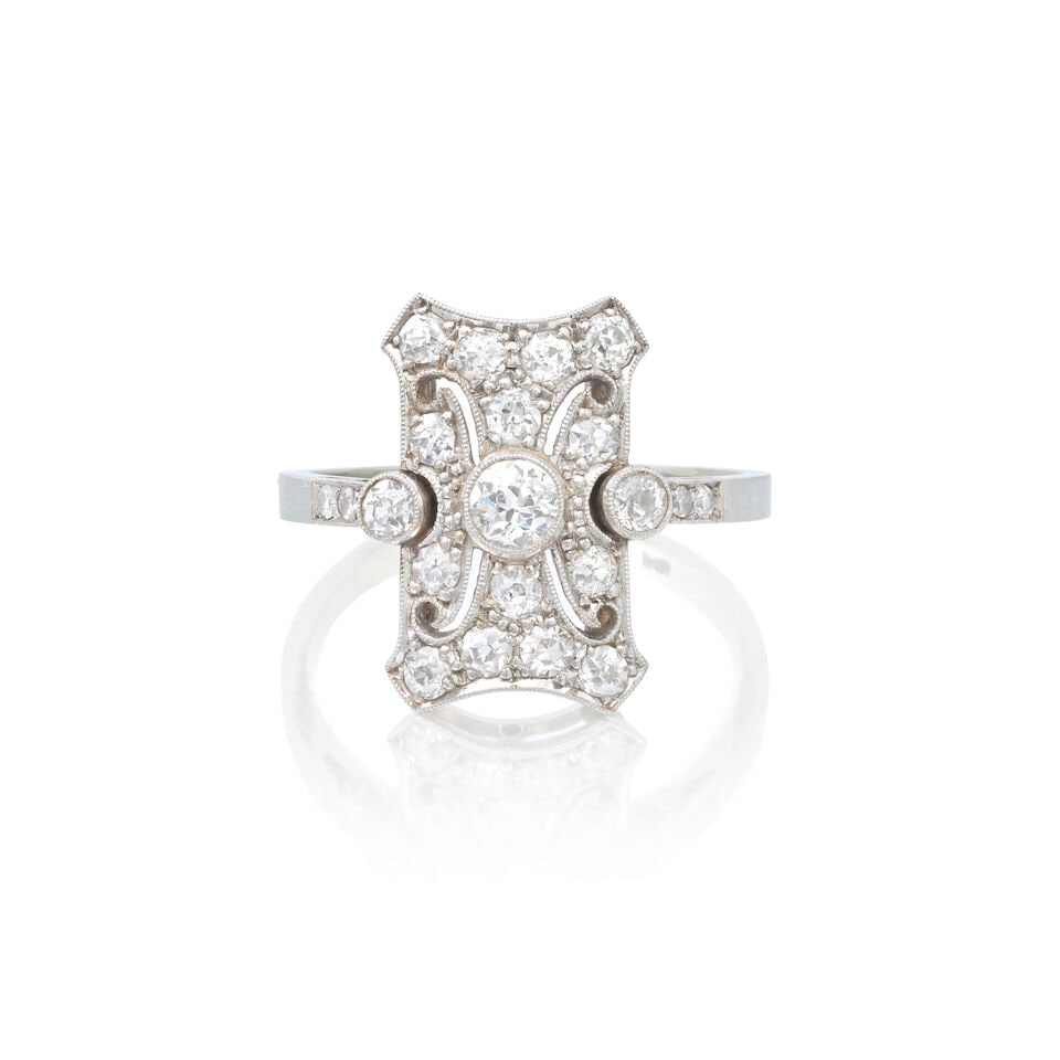 DIAMOND PLAQUE RING, CIRCA 1910: DIAMOND PLAQUE RING, CIRCA 1910 Old brilliant and single-cut diamonds approx. 0.90ct total Ring size approx. Q½ Weight approx. 4.0g Footnotes: OVERALL CONDITION Light surface wear to unhallmarked