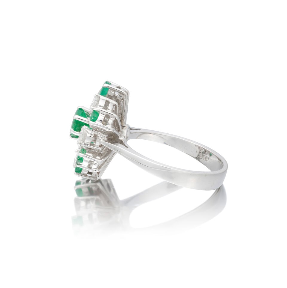 EMERALD AND DIAMOND RING - 3