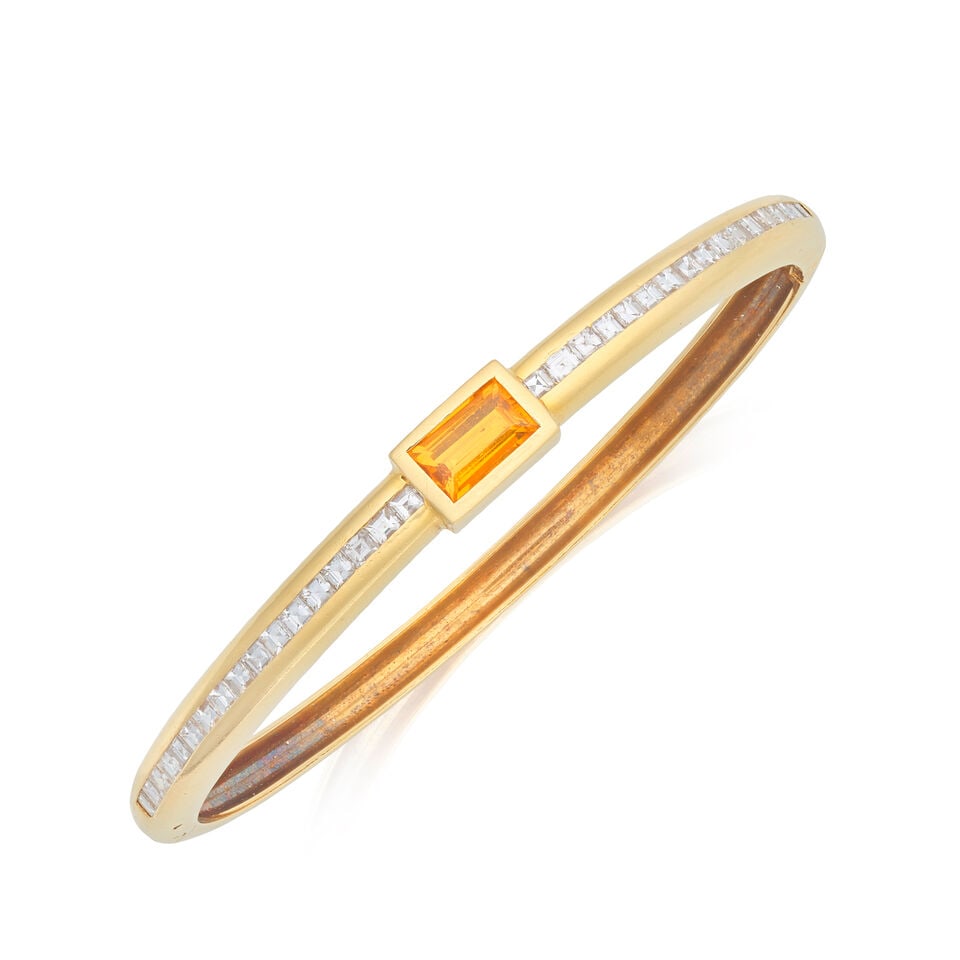 DIAMOND AND TOPAZ-SET BANGLE: DIAMOND AND TOPAZ-SET BANGLE Step-cut topaz Step-cut diamonds approx. 1.00cts total Inner circumference approx. 17.0cm Weight approx. 25.5g Footnotes: OVERALL CONDITION Light surface wear to unhallmar