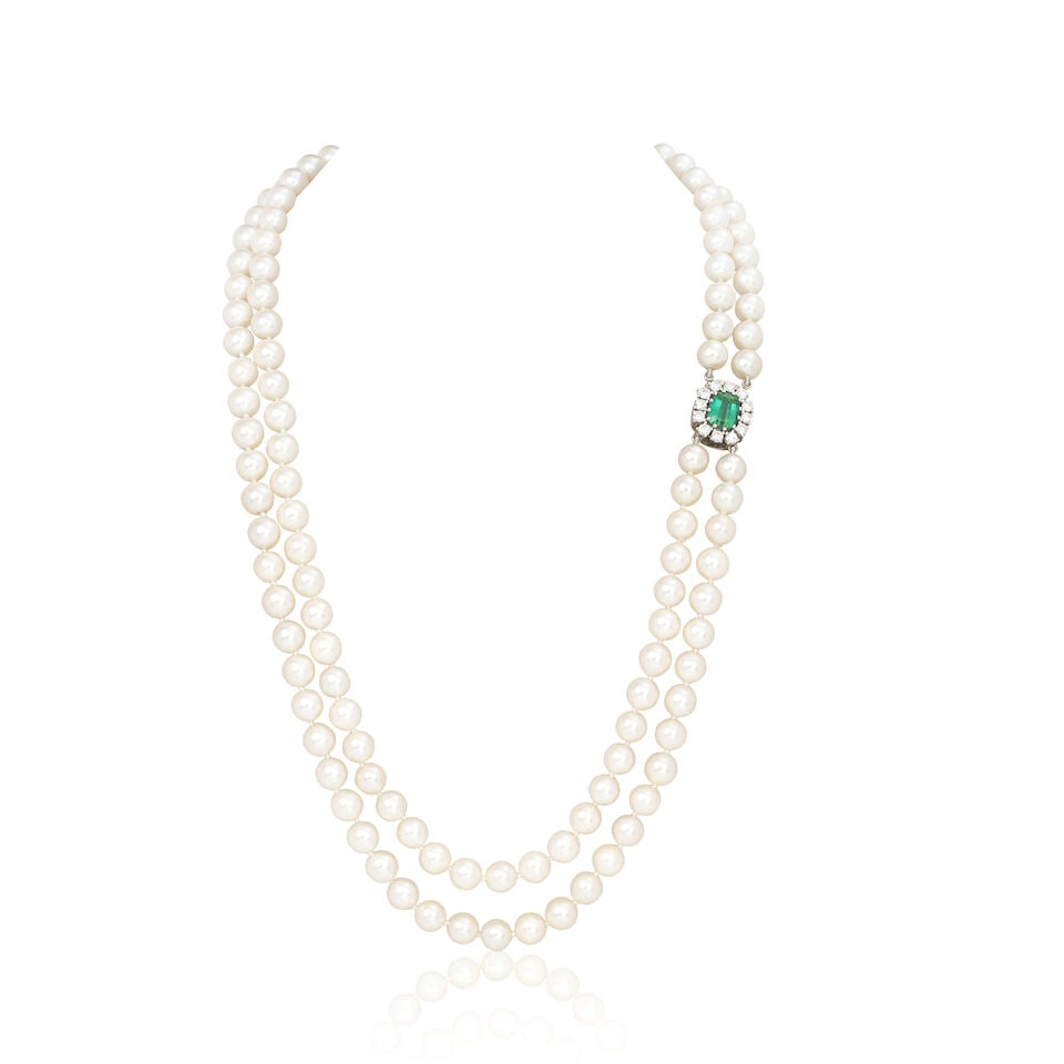 CULTURED PEARL NECKLACE WITH TOURMALINE AND DIAMOND CLUSTER CLASP: CULTURED PEARL NECKLACE WITH TOURMALINE AND DIAMOND CLUSTER CLASP Cushion-cut tourmaline approx. 1.20cts total Length of shortest strand 54.0cm Weight approx. 90.5g Footnotes: OVERALL CONDITION Light 