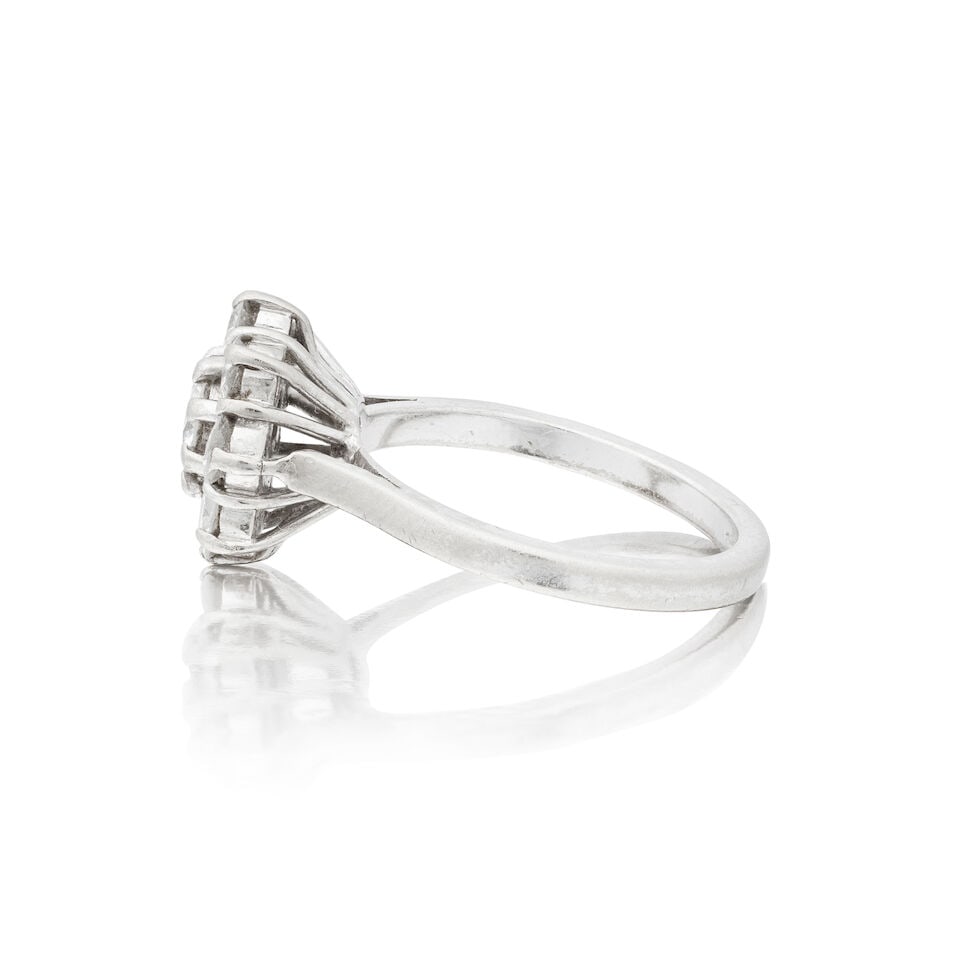 DIAMOND CLUSTER RING - 3