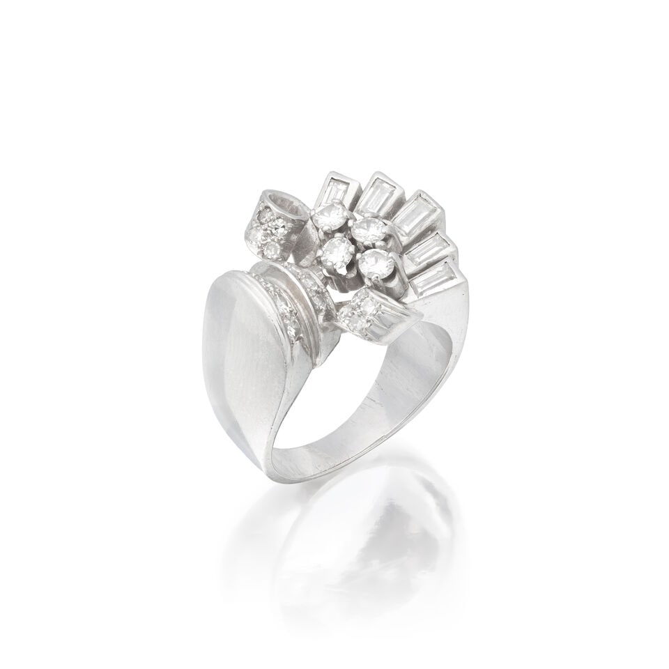 DIAMOND DRESS RING: DIAMOND DRESS RING Brilliant, single and tapered baguette-cut diamonds approx. 0.90ct total Ring size approx. K½ Weight approx. 13.0g Footnotes: OVERALL CONDITION Some surface wear to