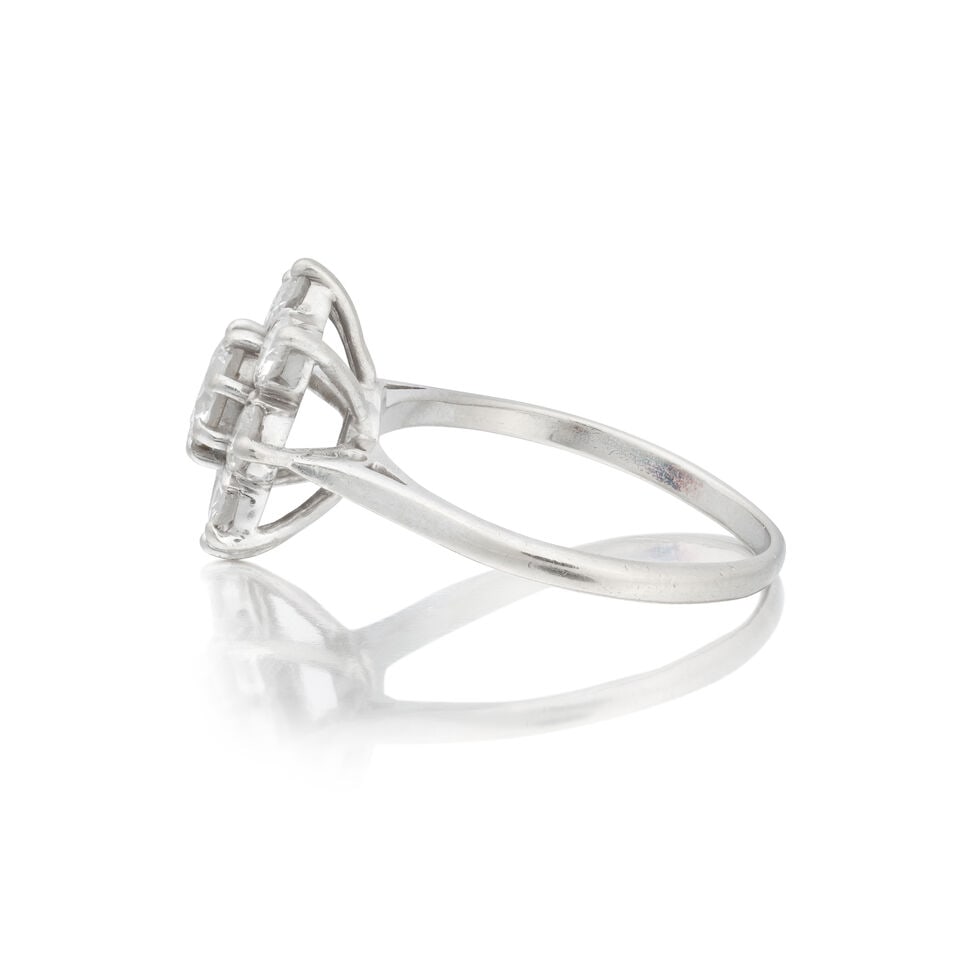 DIAMOND CLUSTER RING - 3