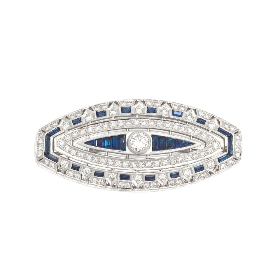 SAPPHIRE AND DIAMOND PLAQUE BROOCH: SAPPHIRE AND DIAMOND PLAQUE BROOCH Calibré-cut sapphires Brilliant-cut diamonds approx. 1.60cts total Length 5.0cm Weight approx. 21.5g Footnotes: OVERALL CONDITION Light surface wear to