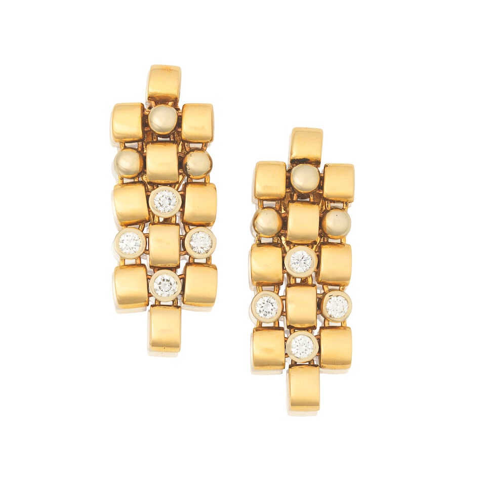 DIAMOND-SET EARCLIPS: DIAMOND-SET EARCLIPS Of articulated form Brilliant-cut diamonds approx. 0.55ct total Length 3.2cm Weight approx. 20.5g Footnotes: OVERALL CONDITION Very light surface wear, surface scratches to unhall