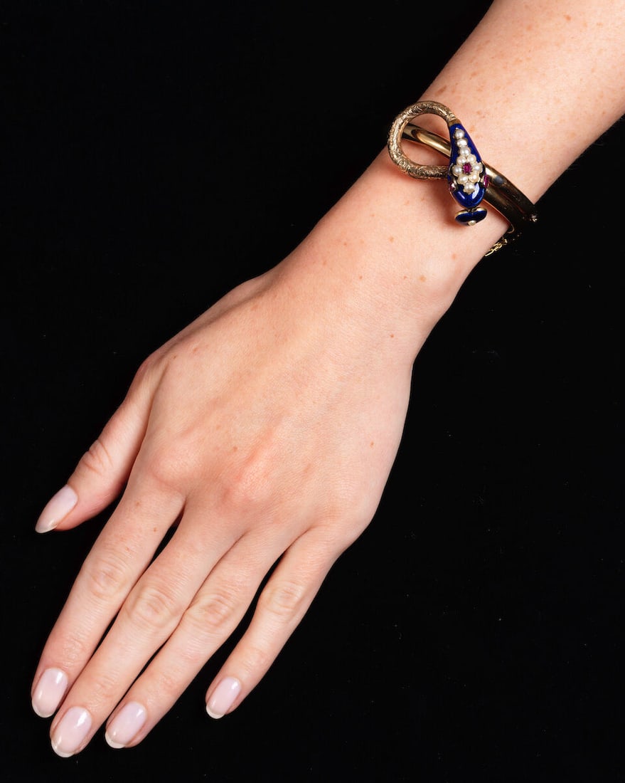 ENAMEL, RUBY AND SEED PEARL SNAKE BANGLE, CIRCA 1840 - 2