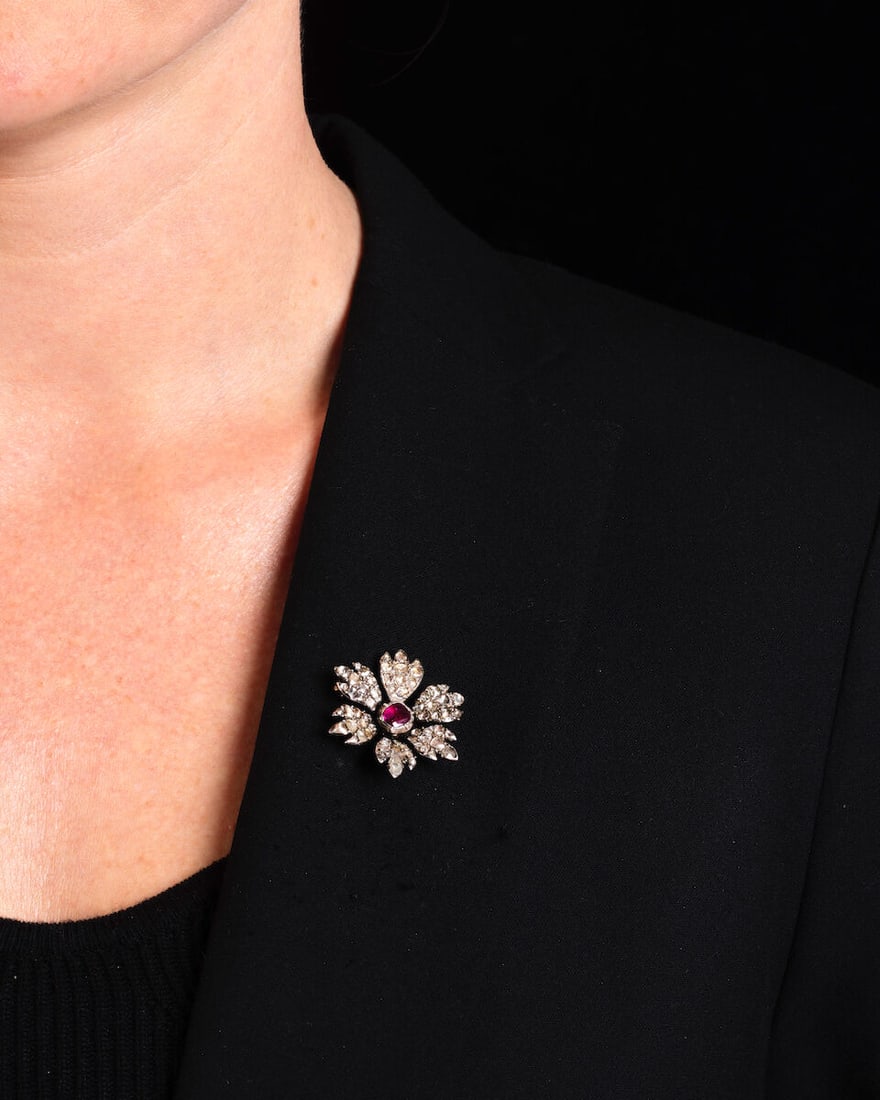RUBY AND DIAMOND FLOWER PENDANT/BROOCH, CIRCA 1800 - 2