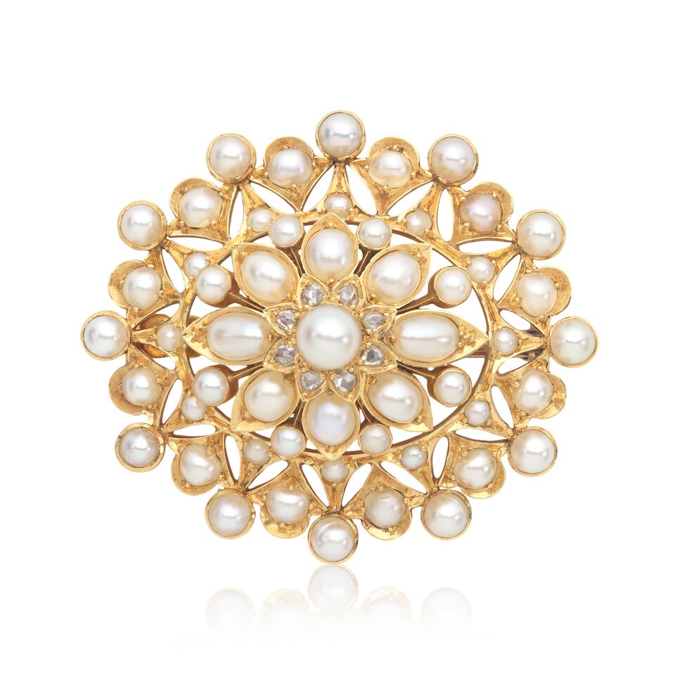 PEARL AND DIAMOND PENDANT/BROOCH, LATE 19TH CENTURY: PEARL AND DIAMOND PENDANT/BROOCH, LATE 19TH CENTURY Cultured pearls Rose-cut diamonds Mounted in gold Length 3.9cm Weight approx. 18.5g Footnotes: OVERALL CONDITION Light wear to unhallmarked metal