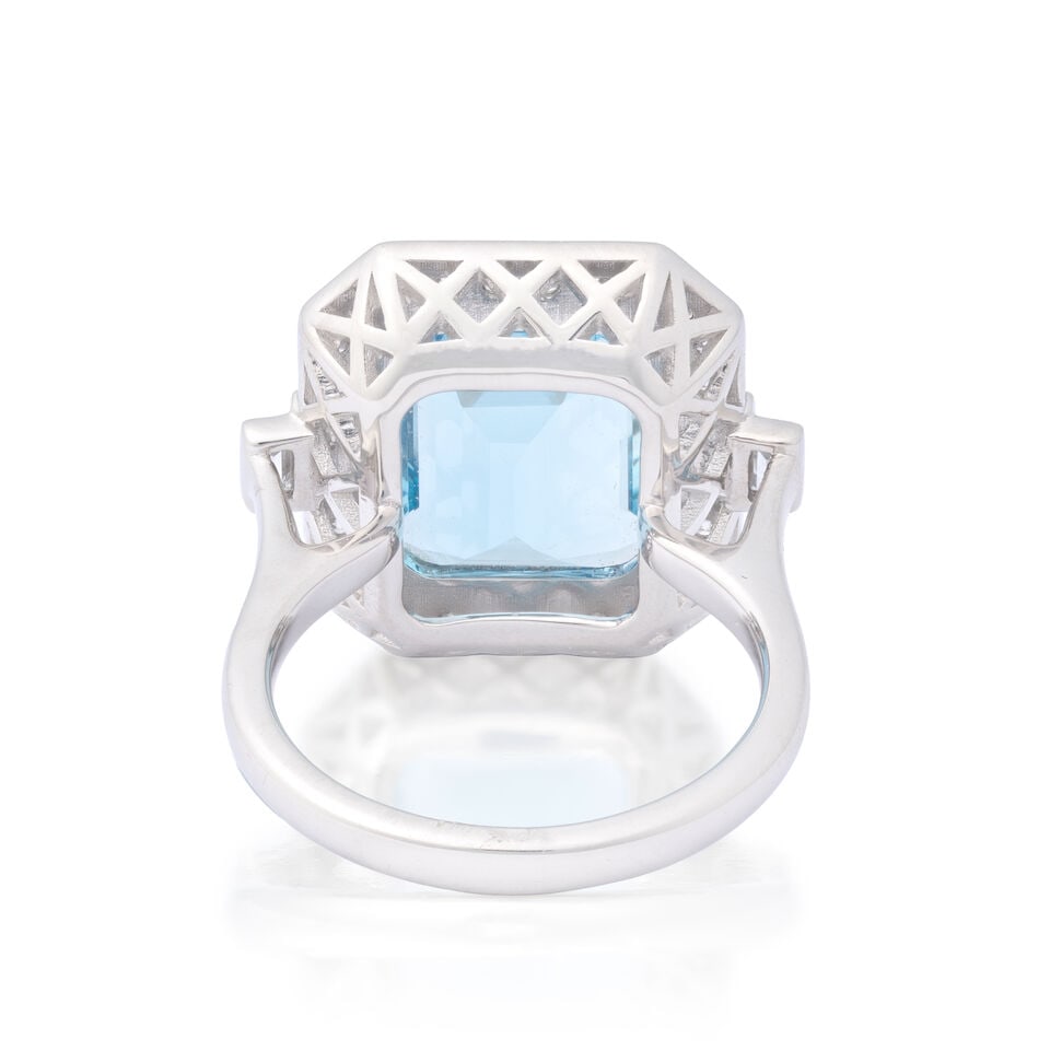 AQUAMARINE AND DIAMOND RING - 3