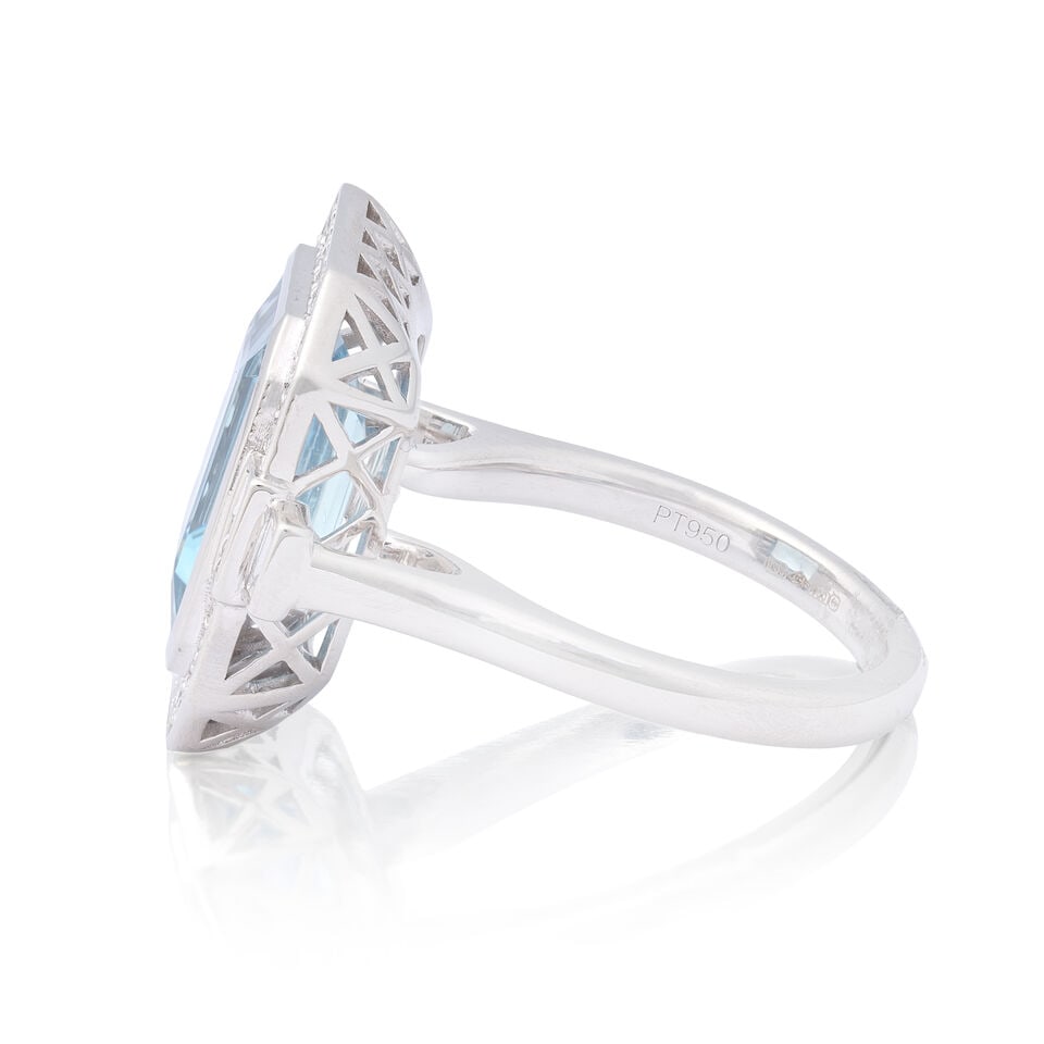 AQUAMARINE AND DIAMOND RING - 4