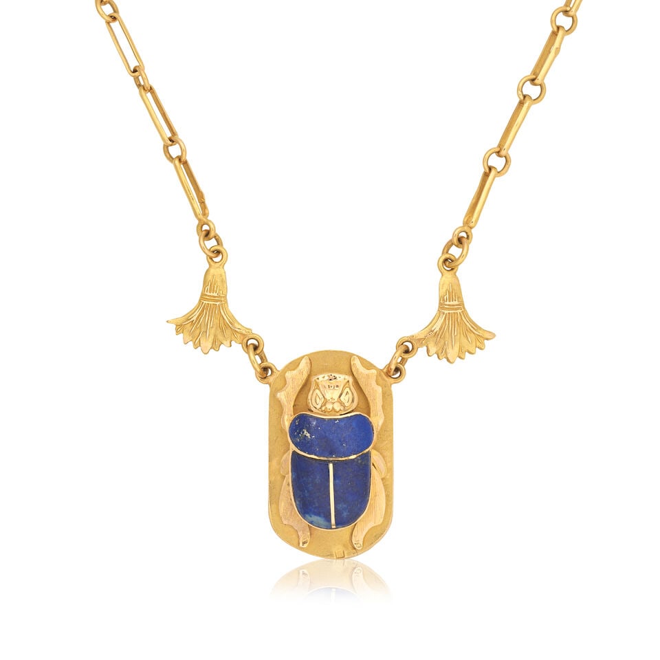 LAPIS LAZULI-SET SCARAB BEETLE NECKLACE: LAPIS LAZULI-SET SCARAB BEETLE NECKLACE Lapis lazuli inlay Pendant length approx. 3.0cm, necklace length 41.0cm Weight approx. 20.5g Footnotes: OVERALL CONDITION Some surface wear to unhallmarked