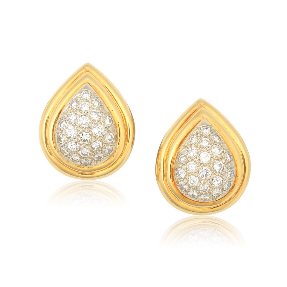 DIAMOND-SET EARCLIPS: DIAMOND-SET EARCLIPS Brilliant-cut diamonds approx. 2.20cts total Length 2.2cm Weight approx. 22.0g Footnotes: Property from a Private Collection OVERALL CONDITION Light surface wear, some very light