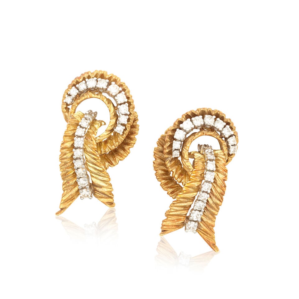 DIAMOND-SET RIBBON EARCLIPS: DIAMOND-SET RIBBON EARCLIPS Brilliant-cut diamonds approx. 1.75cts total Length 3.0cm Weight approx. 22.0g Footnotes: Property from a Private Collection OVERALL CONDITION Some surface wear to