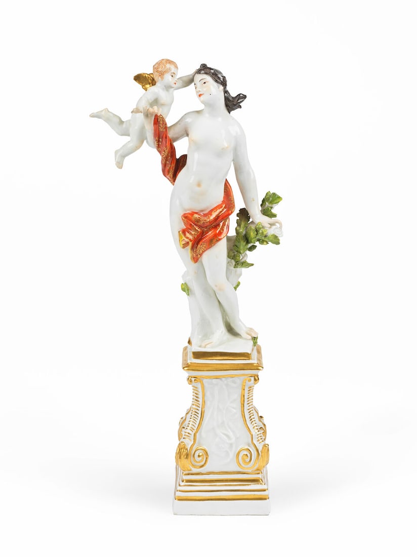 Figure en porcelaine représentant Venus et Cupidon, Meissen, vers 1745A Meissen figure of V... (1 of 3)