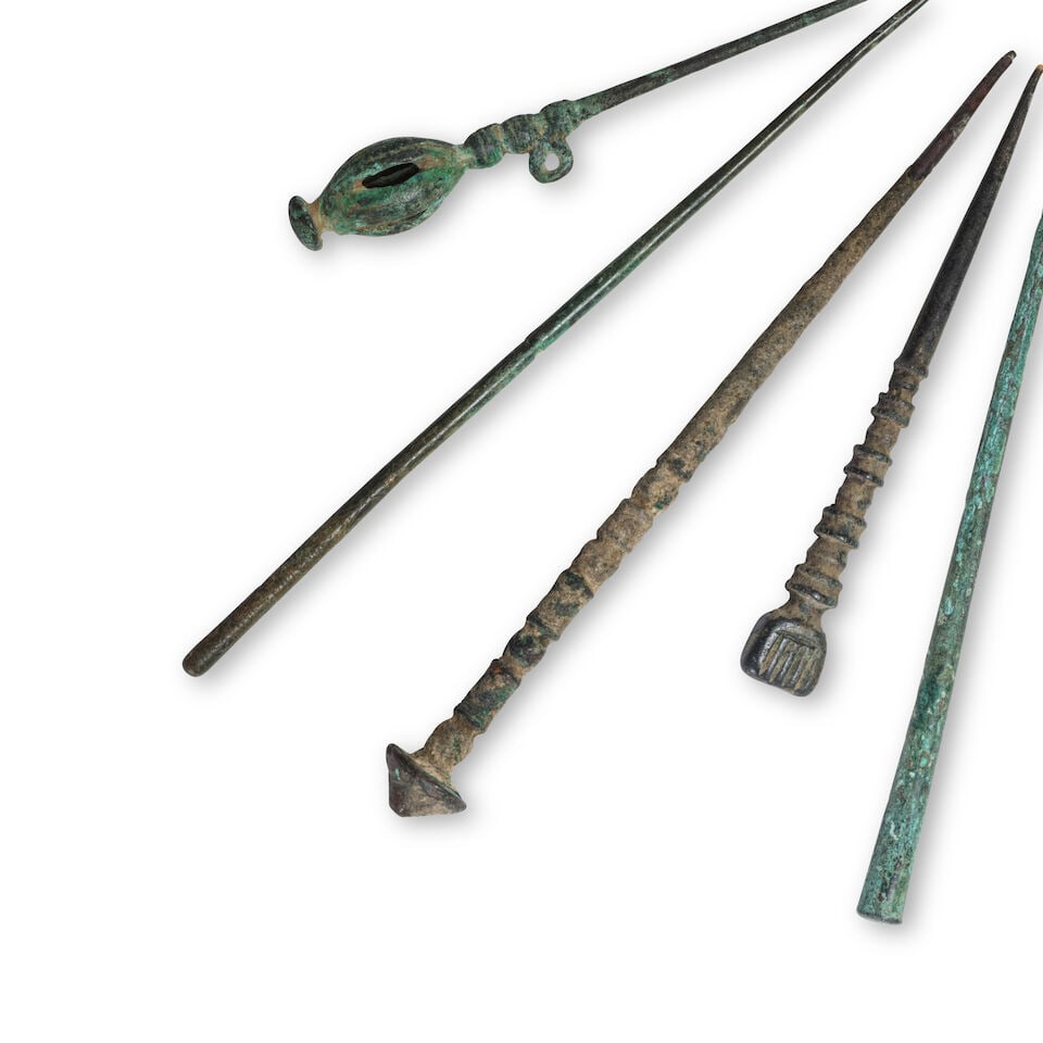 Vingt-huit épingles en bronze, Iran, Région du Luristan, ca. IXe-VIIe siècle av. ... - 3
